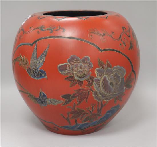 A cinnabar lacquer vase H.23cm.